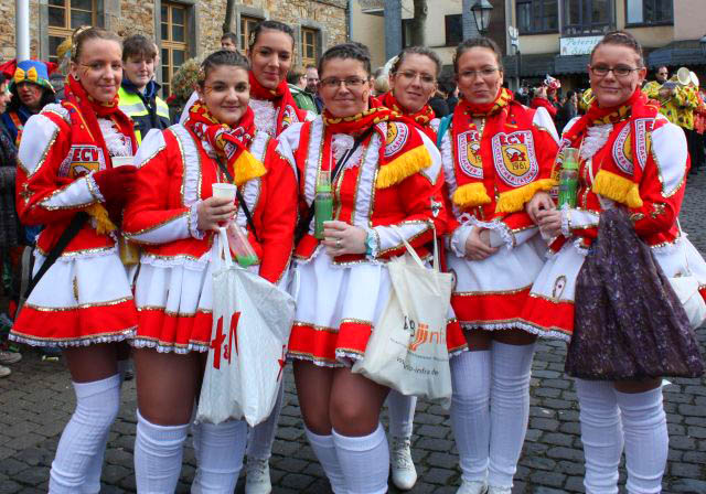 Tolle Stimmung, schnes Wetter und ein bunter Zug. Fotos: Julia Heinz